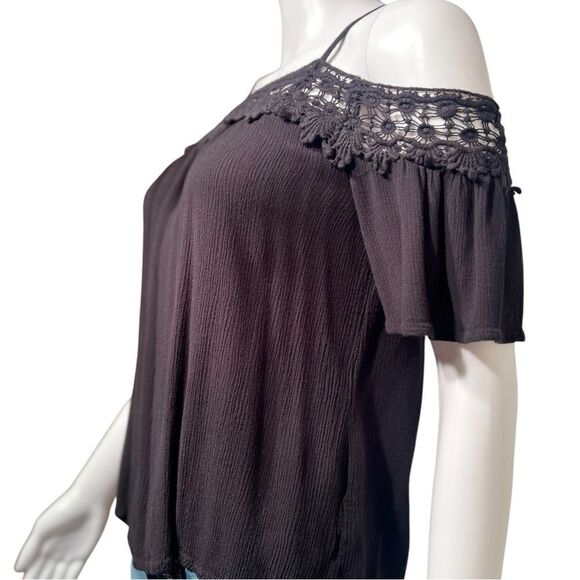 Cold-Shoulder Crochet Top (S) - Picture 10 of 13
